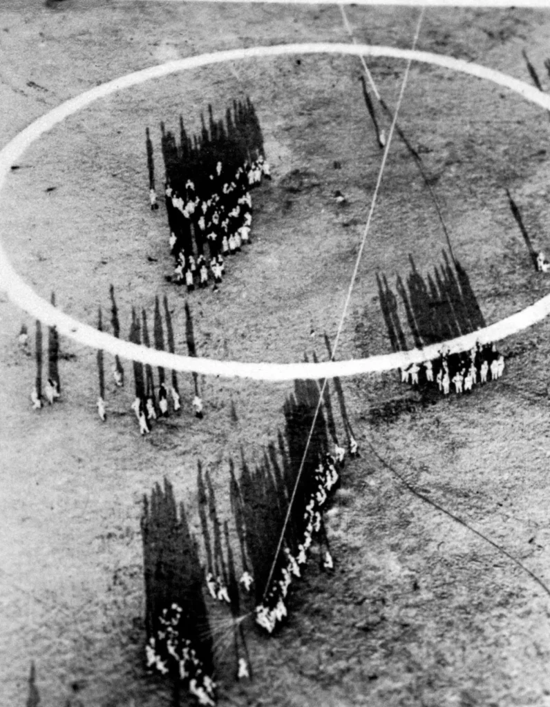 Photo Project Tacana. People over the ground preparing Zeppelin's landing - departure
